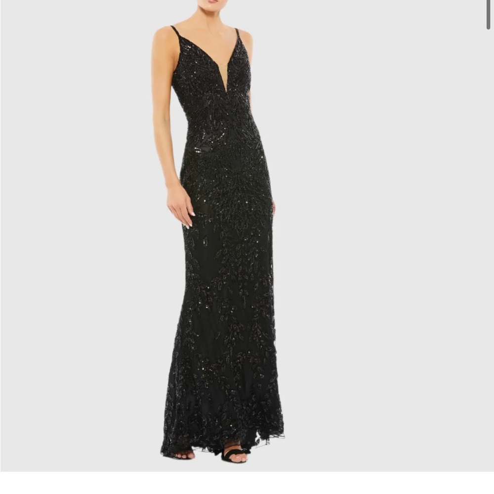 Mac Duggal black hand embellished sleeveless evening gown NWT